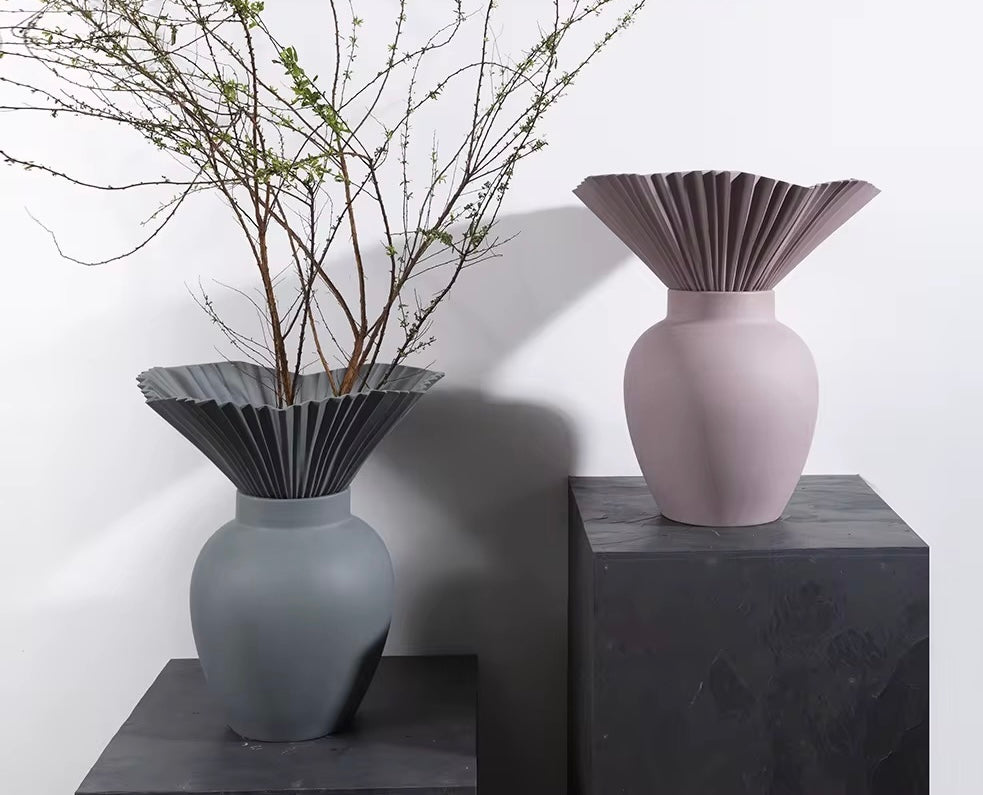 Yssia Vase