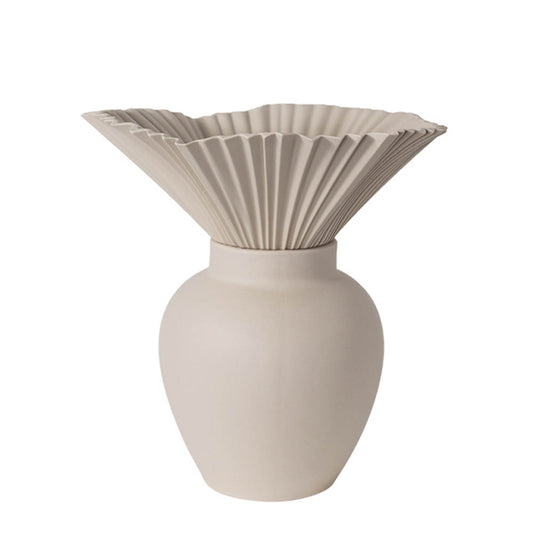 Yssia Vase